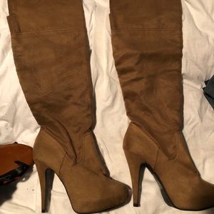 Women’s knee boots with heels